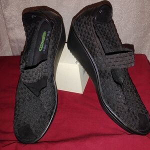 BareTraps Umma Black Woven casual wedge.